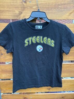 Pittsburgh Steelers Women’s Black Graphic Tee Large